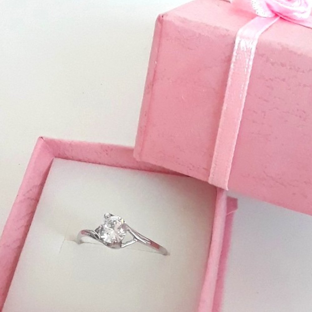 925 Sterling Silver 18K White Gold plated CZ White Stone 2 Claw Ring siz…